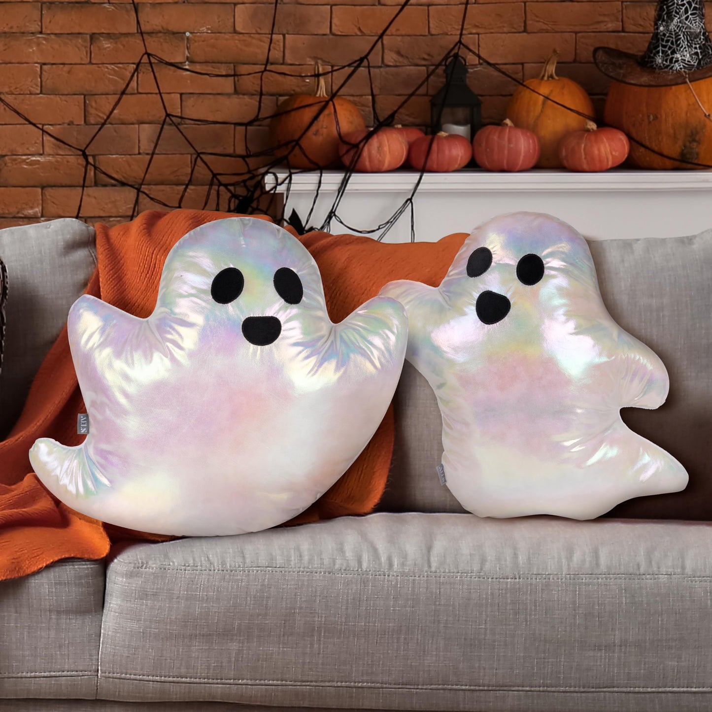 AELS 19.6" Ghost Decorative Throw Pillow Set of 2, Ghost Shaped Spooky Plush Pillows, Halloween Decorations, Halloween Pillows for Holiday Party Home, Decor for Living Room Bedroom, White