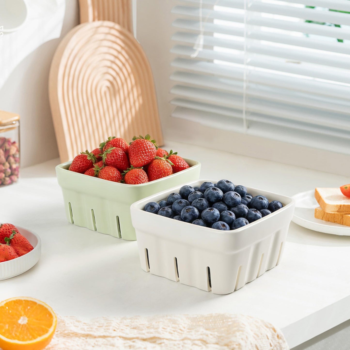 AELS Ceramic Berry Basket, 5.9" Container for Fruit & Vegetables, Farmhouse Fruit Bowl, Strawberry Decor, Farmers Market, Stoneware Harvest Bowls for Kitchen, Cream White and Matcha Latte Green