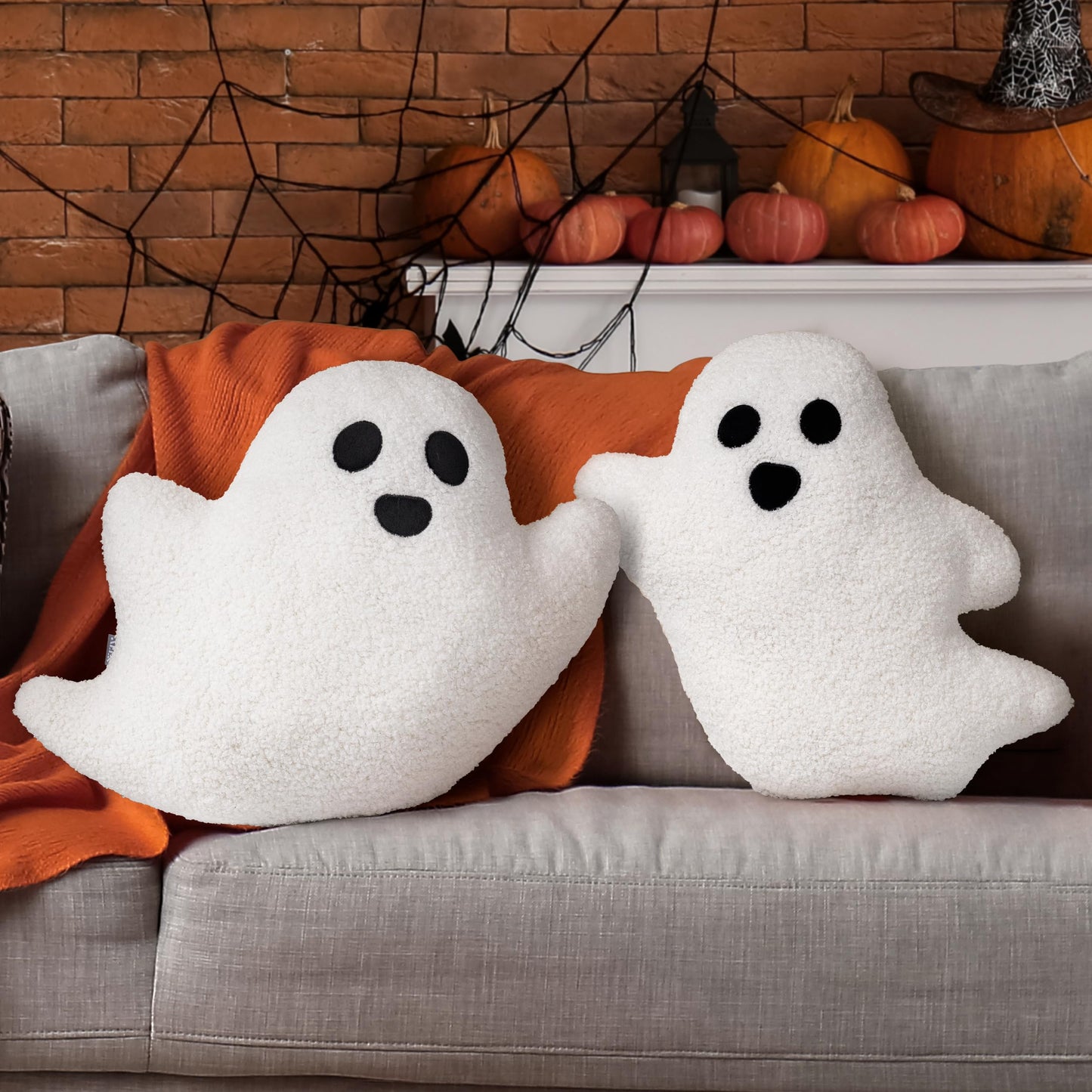 AELS 19.6" Ghost Decorative Throw Pillow Set of 2, Ghost Shaped Spooky Plush Pillows, Halloween Decorations, Halloween Pillows for Holiday Party Home, Decor for Living Room Bedroom, White