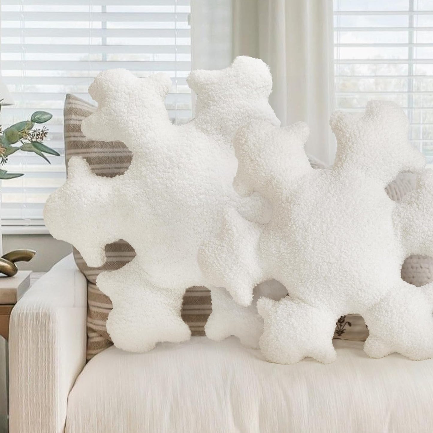 AELS 21.6 Inches 3D Snowflake Christmas Decorative Throw Pillow, Cute Winter Faux Fur Plush Throw Pillow, Living Room Bedroom Nursery Decor, White Christmas Decoration, Snow White