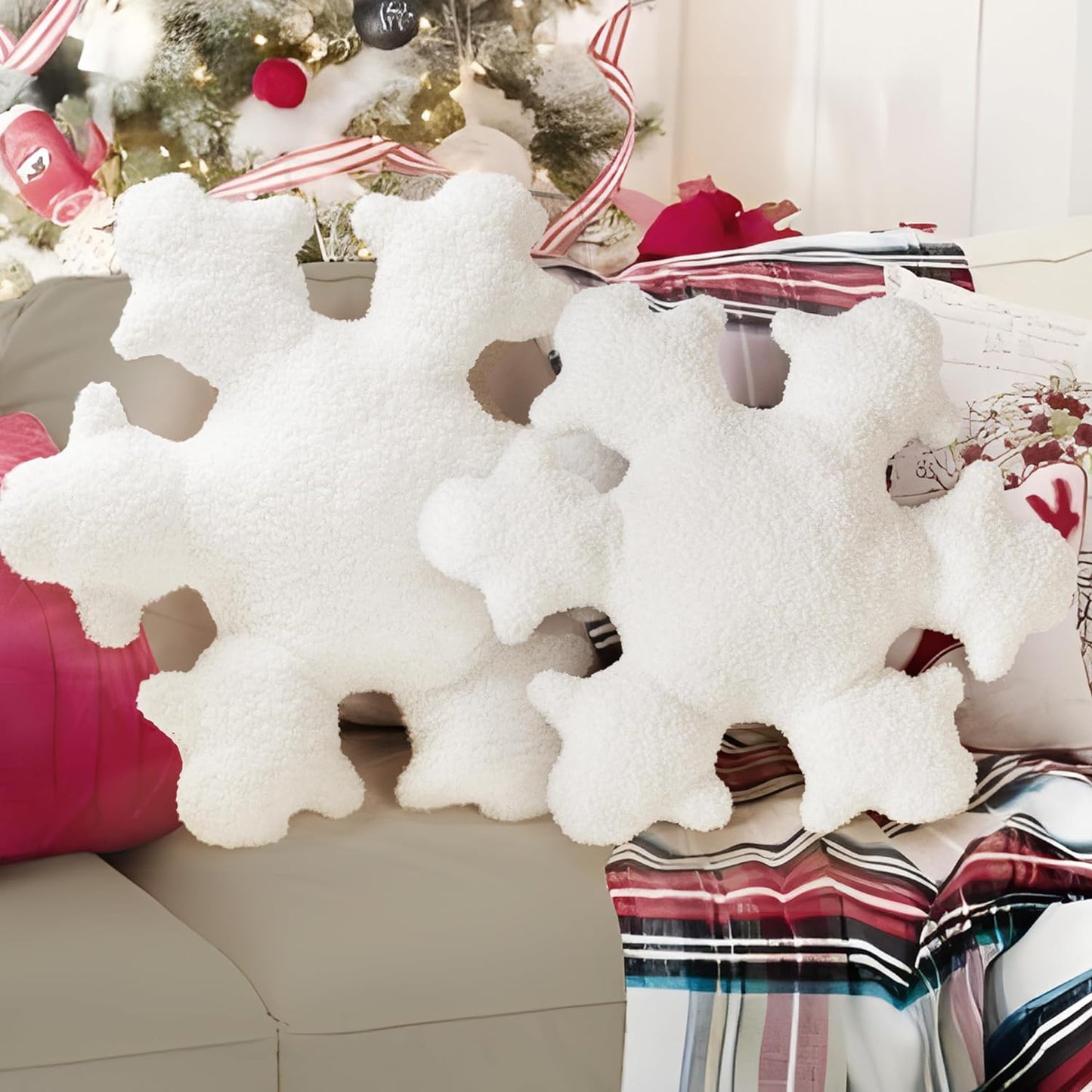 AELS Set of 2 3D Snowflake Christmas Decorative Throw Pillows, 21.6"& 17.7" Cute Winter Faux Fur Plush Pillow Set, Living Room Bedroom Nursery Decor, White Christmas Decoration, Snow White