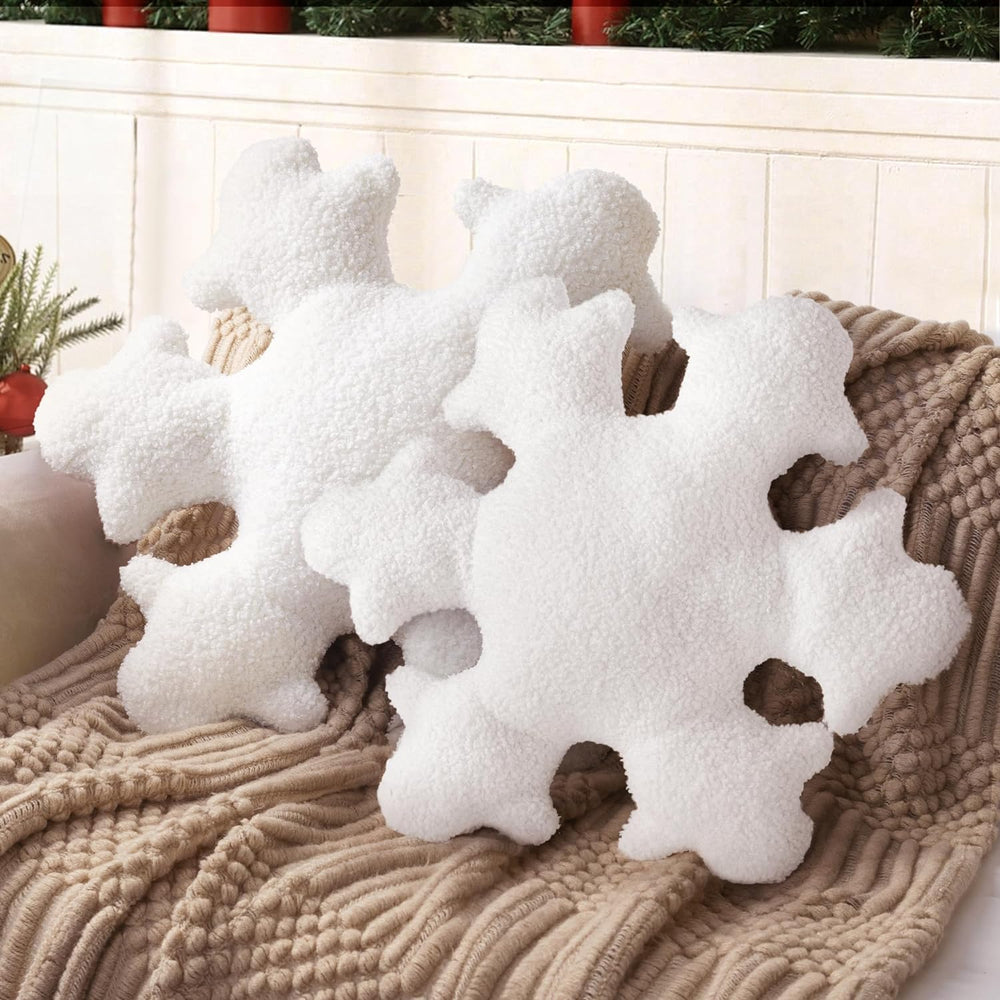 AELS Set of 2 3D Snowflake Christmas Decorative Throw Pillows, 21.6"& 17.7" Cute Winter Faux Fur Plush Pillow Set, Living Room Bedroom Nursery Decor, White Christmas Decoration, Snow White